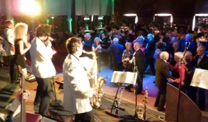 Oh, diese weissen Partyband Smokings