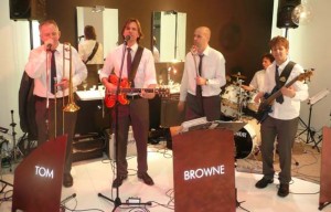 Tom Browne Partyband  rockt  Alape Messe-Party