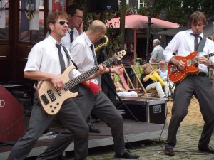 Die Partyband in Action auf dem Marktplatz in Olpe